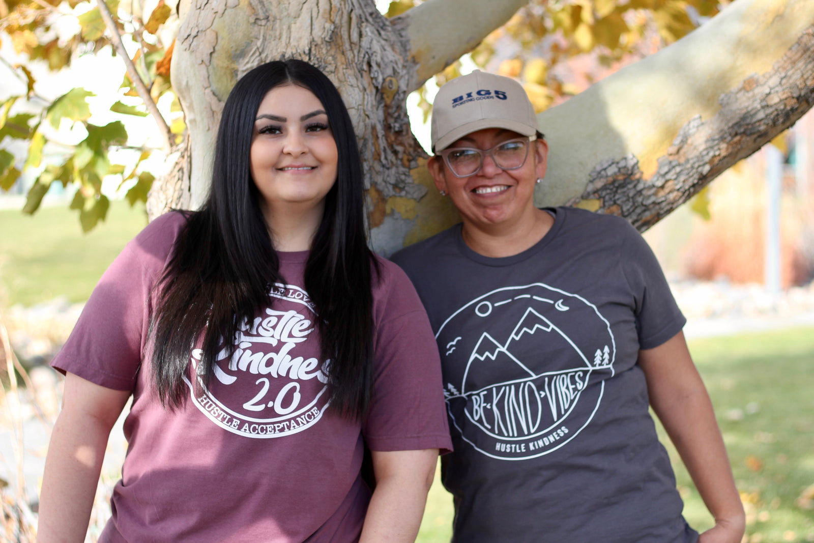 Women's Be Kind Vibes charcoal Tee